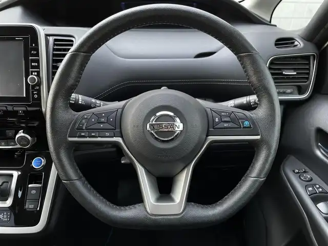 日産 セレナ e－パワー ハイウェイスター 福岡県 2018(平30)年 4.3万km ブリリアントホワイトパール 純正9型ナビ（フルセグ/SD/DVD/BT)アラウンドビューモニタープロパイロットエマージェンシーブレーキコーナーセンサー両側電動パワスラドラレコETCデジタルインナーミラシートヒーターステアリングヒーターオートホールドパーキングアシストLEDヘッドライト純正フロアマット純正アルミホイールスマートキープッシュスタート