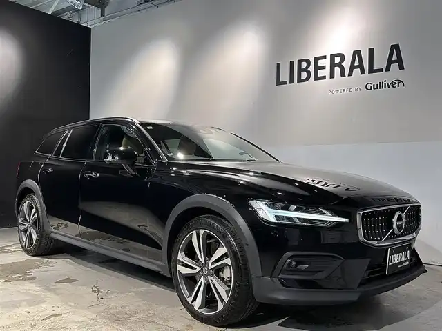 ボルボ Ｖ６０ クロスカントリー T5 AWD プロ 道央・札幌 2019(平31)年 1.7万km オニキスブラックP ACC/パーフォレーテッド・ファインナッパレザーシート(チャコール)/チルトアップ機能付電動パノラマ・ガラス・サンルーフ/harman/kardonプレミアムサウンド/フロント電動ランバーサポート/フロントベンチレーション機能/19インチ5ダブルスポーク・ダイヤモンドカッド/マットグラファイト/レーン・チェンジ・マージ・エイド/レーン・キーピング・エイド/パイロットアシスト/衝突回避・被害軽減ブレーキ/LEDヘッドライト/レインセンサー/360°カメラ/パワーテールゲート/ETC