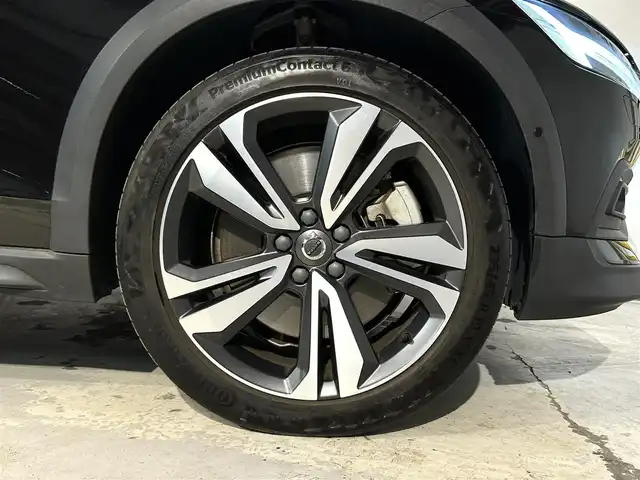 ボルボ Ｖ６０ クロスカントリー T5 AWD プロ 道央・札幌 2019(平31)年 1.7万km オニキスブラックP ACC/パーフォレーテッド・ファインナッパレザーシート(チャコール)/チルトアップ機能付電動パノラマ・ガラス・サンルーフ/harman/kardonプレミアムサウンド/フロント電動ランバーサポート/フロントベンチレーション機能/19インチ5ダブルスポーク・ダイヤモンドカッド/マットグラファイト/レーン・チェンジ・マージ・エイド/レーン・キーピング・エイド/パイロットアシスト/衝突回避・被害軽減ブレーキ/LEDヘッドライト/レインセンサー/360°カメラ/パワーテールゲート/ETC