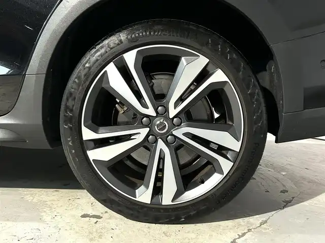 ボルボ Ｖ６０ クロスカントリー T5 AWD プロ 道央・札幌 2019(平31)年 1.7万km オニキスブラックP ACC/パーフォレーテッド・ファインナッパレザーシート(チャコール)/チルトアップ機能付電動パノラマ・ガラス・サンルーフ/harman/kardonプレミアムサウンド/フロント電動ランバーサポート/フロントベンチレーション機能/19インチ5ダブルスポーク・ダイヤモンドカッド/マットグラファイト/レーン・チェンジ・マージ・エイド/レーン・キーピング・エイド/パイロットアシスト/衝突回避・被害軽減ブレーキ/LEDヘッドライト/レインセンサー/360°カメラ/パワーテールゲート/ETC