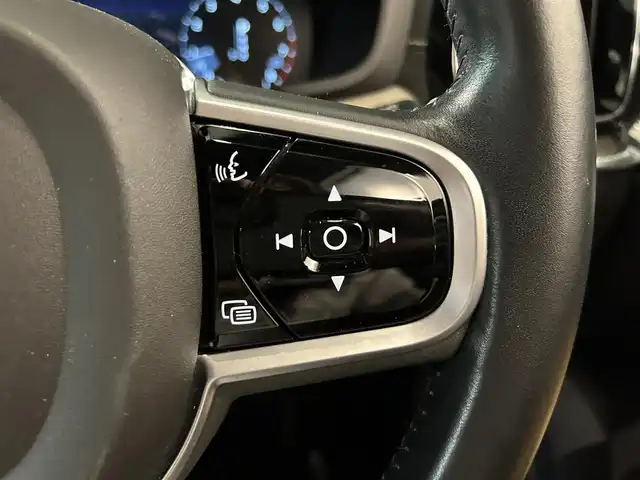 ボルボ Ｖ６０ クロスカントリー T5 AWD プロ 道央・札幌 2019(平31)年 1.7万km オニキスブラックP ACC/パーフォレーテッド・ファインナッパレザーシート(チャコール)/チルトアップ機能付電動パノラマ・ガラス・サンルーフ/harman/kardonプレミアムサウンド/フロント電動ランバーサポート/フロントベンチレーション機能/19インチ5ダブルスポーク・ダイヤモンドカッド/マットグラファイト/レーン・チェンジ・マージ・エイド/レーン・キーピング・エイド/パイロットアシスト/衝突回避・被害軽減ブレーキ/LEDヘッドライト/レインセンサー/360°カメラ/パワーテールゲート/ETC