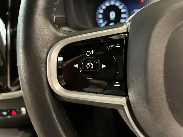 ボルボ Ｖ６０ クロスカントリー T5 AWD プロ 道央・札幌 2019(平31)年 1.7万km オニキスブラックP ACC/パーフォレーテッド・ファインナッパレザーシート(チャコール)/チルトアップ機能付電動パノラマ・ガラス・サンルーフ/harman/kardonプレミアムサウンド/フロント電動ランバーサポート/フロントベンチレーション機能/19インチ5ダブルスポーク・ダイヤモンドカッド/マットグラファイト/レーン・チェンジ・マージ・エイド/レーン・キーピング・エイド/パイロットアシスト/衝突回避・被害軽減ブレーキ/LEDヘッドライト/レインセンサー/360°カメラ/パワーテールゲート/ETC