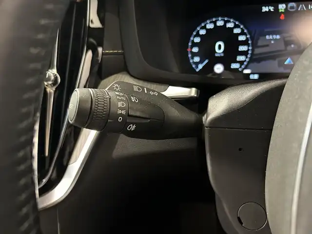 ボルボ Ｖ６０ クロスカントリー T5 AWD プロ 道央・札幌 2019(平31)年 1.7万km オニキスブラックP ACC/パーフォレーテッド・ファインナッパレザーシート(チャコール)/チルトアップ機能付電動パノラマ・ガラス・サンルーフ/harman/kardonプレミアムサウンド/フロント電動ランバーサポート/フロントベンチレーション機能/19インチ5ダブルスポーク・ダイヤモンドカッド/マットグラファイト/レーン・チェンジ・マージ・エイド/レーン・キーピング・エイド/パイロットアシスト/衝突回避・被害軽減ブレーキ/LEDヘッドライト/レインセンサー/360°カメラ/パワーテールゲート/ETC