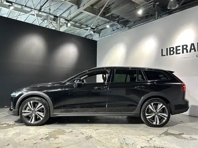ボルボ Ｖ６０ クロスカントリー T5 AWD プロ 道央・札幌 2019(平31)年 1.7万km オニキスブラックP ACC/パーフォレーテッド・ファインナッパレザーシート(チャコール)/チルトアップ機能付電動パノラマ・ガラス・サンルーフ/harman/kardonプレミアムサウンド/フロント電動ランバーサポート/フロントベンチレーション機能/19インチ5ダブルスポーク・ダイヤモンドカッド/マットグラファイト/レーン・チェンジ・マージ・エイド/レーン・キーピング・エイド/パイロットアシスト/衝突回避・被害軽減ブレーキ/LEDヘッドライト/レインセンサー/360°カメラ/パワーテールゲート/ETC