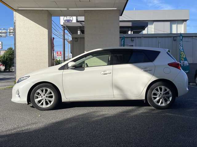 トヨタ オーリス 150X Sパッケージ 大阪府 2012(平24)年 6.7万km ホワイトパールクリスタルシャイン サンルーフ/純正SDナビ/-Bluetooth/フルセグTV/CD/DVD/FM/AM/ドラレコ/ビルトインETC/コーナーセンサー/プッシュスタート/スマートキー/-スペアキー×１/保証書/取扱説明書
