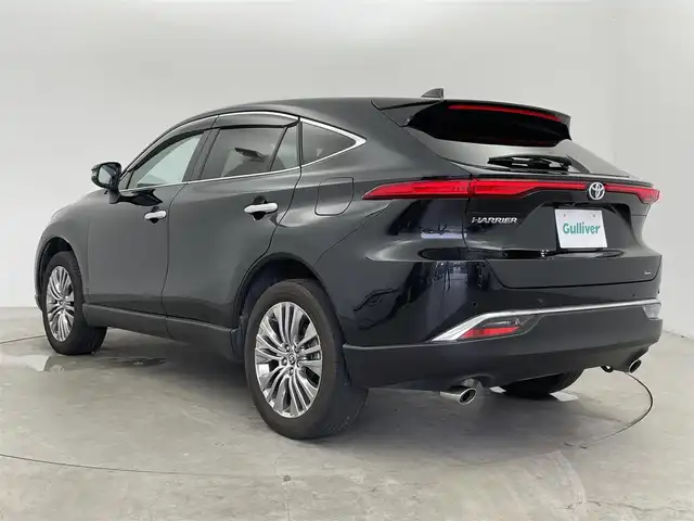 トヨタ ハリアー Z レザーパッケージ 富山県 2023(令5)年 3.5万km プレシャスブラックパール JBLサウンド/純正12.3型ディスプレイオーディオ（AM/FM/BT/USB）/フルセグTV/全方位カメラ/デジタルインナーミラー/ヘッドアップディスプレイ/ブラインドスポットモニター/レザーシート/D/N席パワーシート/D席メモリシート/シートヒーター/シートベンチレーション/ハンドルヒーター/衝突被害軽減システム/レーダークルーズコントロール/レーンキープアシスト/コーナーセンサー/横滑り防止装置/純正アルミホイール/社外フロアマット/オートLEDライト/オートマチックハイビーム/パワーバックドア/スマートキー