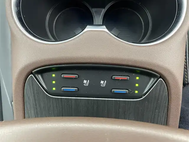 トヨタ ハリアー Z レザーパッケージ 富山県 2023(令5)年 3.5万km プレシャスブラックパール JBLサウンド/純正12.3型ディスプレイオーディオ（AM/FM/BT/USB）/フルセグTV/全方位カメラ/デジタルインナーミラー/ヘッドアップディスプレイ/ブラインドスポットモニター/レザーシート/D/N席パワーシート/D席メモリシート/シートヒーター/シートベンチレーション/ハンドルヒーター/衝突被害軽減システム/レーダークルーズコントロール/レーンキープアシスト/コーナーセンサー/横滑り防止装置/純正アルミホイール/社外フロアマット/オートLEDライト/オートマチックハイビーム/パワーバックドア/スマートキー