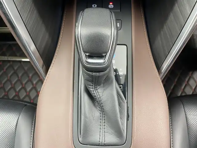 トヨタ ハリアー Z レザーパッケージ 富山県 2023(令5)年 3.5万km プレシャスブラックパール JBLサウンド/純正12.3型ディスプレイオーディオ（AM/FM/BT/USB）/フルセグTV/全方位カメラ/デジタルインナーミラー/ヘッドアップディスプレイ/ブラインドスポットモニター/レザーシート/D/N席パワーシート/D席メモリシート/シートヒーター/シートベンチレーション/ハンドルヒーター/衝突被害軽減システム/レーダークルーズコントロール/レーンキープアシスト/コーナーセンサー/横滑り防止装置/純正アルミホイール/社外フロアマット/オートLEDライト/オートマチックハイビーム/パワーバックドア/スマートキー