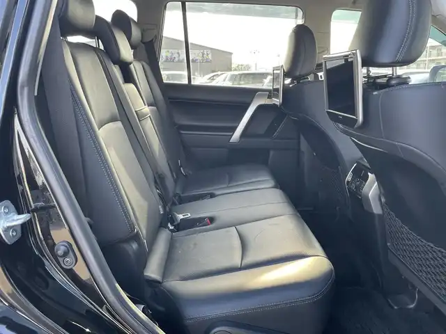 トヨタ ランドクルーザー プラド TX Lパッケージ 東京都 2021(令3)年 3.9万km ブラック 7人乗り/サンルーフ/CURTヒッチメンバー/JAOS BATTLEZ リフトアップ/トヨタセーフティセンス/・プリクラッシュセーフティ/・レーンディパーチャーアラート/・先行車発進告知/・クリアランスソナー/・レーダークルーズコントロール/・オートハイビーム/アルパイン ９インチナビ 【X9NX】/・AM/FM/CD/DVD/USB/SD/・HDMI/Bluetooth/フルセグTV/ビルトインETC2.0/ナビ連動ドライブレコーダー【DVR-C320R】/バックカメラ【ステアリング連動】/ALPINE後席用モニター/ALPINEツィーター/レザーシート（黒）/シートベンチレーション/シートヒーター/パワーシート/LEDヘッドライト/デルタフォース：オーバル（AW）/YOKOHAMA：ジオランダーX-AT/保証書・取説・スペアキー
