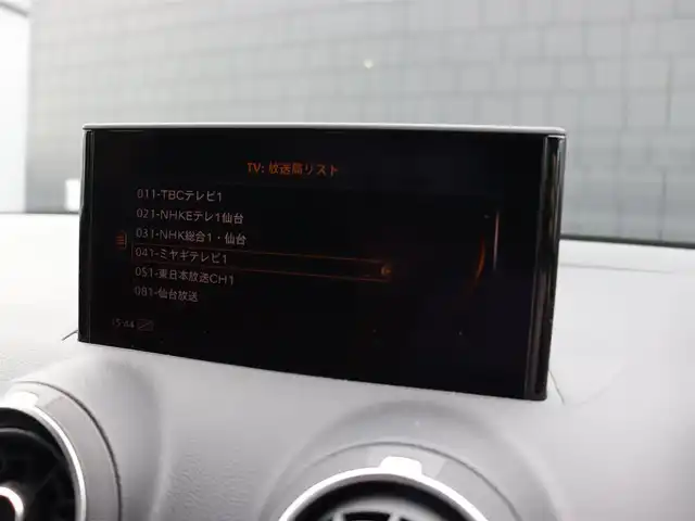 アウディ Ｑ２ ハッシュタグ パッション 宮城県 2019(令1)年 4.1万km 白 純正ＭＭＩナビ【ＢＴ／ＣＤ／ＤＶＤ／フルセグＴＶ】　/バーチャルコックピット　/アダプティブクルーズコントロール　/Ａｕｄｉプレセンス/Audiサイドアシスト/Audiアクティブレーンアシスト/純正19インチAW　/パーキングエイド　/前席シートヒーター　/前後ドライブレコーダー　/ＬＥＤヘッドライト/パワーバックドア/バックカメラ/ETC2.0/前後コーナーセンサー/プッシュスタート/アドバンスドキー/MTモード付/禁煙車