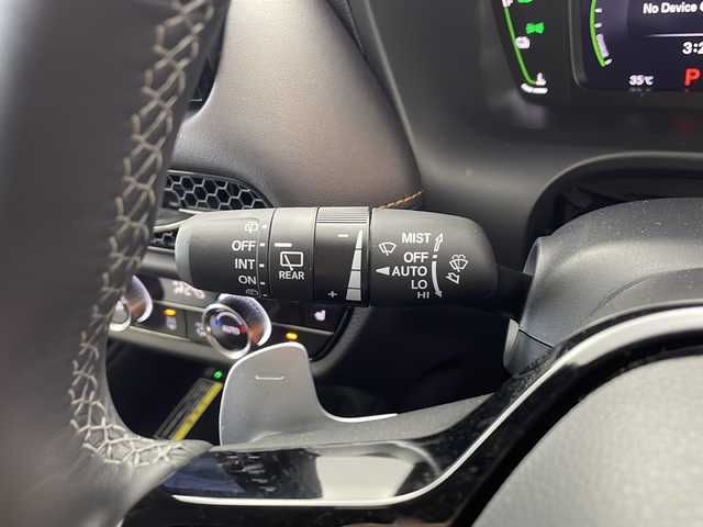 ホンダ ＺＲ－Ｖ ハイブリッド e:HEV Z 愛知県 2023(令5)年 0.8万km プラチナホワイトパール /禁煙車//純正HondaCONNECTディスプレイ//フルセグTV//ビルトインETC2.0//純正前後ドラレコ//マルチビューカメラシステム//バックカメラ//本革シート//前席パワーシート・シートヒーター//運転席ポジションメモリー//BOSEプレミアムサウンドシステム//ハンズフリーパワーテールゲート//ホンダセンシング//衝突軽減ブレーキ(CMBS)//先行車発進お知らせ//歩行者事故低減ステアリング//路外逸脱抑制機能//標識認識機能//アダプティブクルーズコントロール//レーンキープアシストシステム//トラフィックジャムアシスト//誤発進抑制機能(前後方)//ブラインドスポットインフォメーション//後退出庫サポート//前後パーキングセンサー//オートハイビーム//アダプティブドライビングビーム//LEDヘッドライト//オートライト//ワイヤレス充電器//純正18インチアルミホイール(切削+ベルリナブラック塗装)//革巻きステアリング//ステアリングスイッチ//ステアリングヒーター//パドル減速セレクター//純正フロアマット//プッシュスタート//電動格納ミラーウィンカー//電子パーキングブレーキ//ブレーキホールド