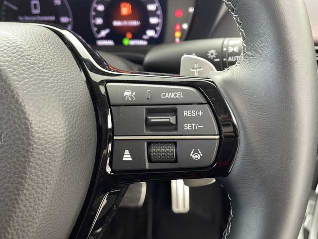 ホンダ ＺＲ－Ｖ ハイブリッド e:HEV Z 愛知県 2023(令5)年 0.8万km プラチナホワイトパール /禁煙車//純正HondaCONNECTディスプレイ//フルセグTV//ビルトインETC2.0//純正前後ドラレコ//マルチビューカメラシステム//バックカメラ//本革シート//前席パワーシート・シートヒーター//運転席ポジションメモリー//BOSEプレミアムサウンドシステム//ハンズフリーパワーテールゲート//ホンダセンシング//衝突軽減ブレーキ(CMBS)//先行車発進お知らせ//歩行者事故低減ステアリング//路外逸脱抑制機能//標識認識機能//アダプティブクルーズコントロール//レーンキープアシストシステム//トラフィックジャムアシスト//誤発進抑制機能(前後方)//ブラインドスポットインフォメーション//後退出庫サポート//前後パーキングセンサー//オートハイビーム//アダプティブドライビングビーム//LEDヘッドライト//オートライト//ワイヤレス充電器//純正18インチアルミホイール(切削+ベルリナブラック塗装)//革巻きステアリング//ステアリングスイッチ//ステアリングヒーター//パドル減速セレクター//純正フロアマット//プッシュスタート//電動格納ミラーウィンカー//電子パーキングブレーキ//ブレーキホールド