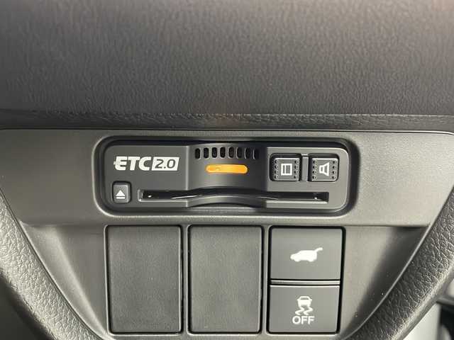 ホンダ ＺＲ－Ｖ ハイブリッド e:HEV Z 愛知県 2023(令5)年 0.8万km プラチナホワイトパール /禁煙車//純正HondaCONNECTディスプレイ//フルセグTV//ビルトインETC2.0//純正前後ドラレコ//マルチビューカメラシステム//バックカメラ//本革シート//前席パワーシート・シートヒーター//運転席ポジションメモリー//BOSEプレミアムサウンドシステム//ハンズフリーパワーテールゲート//ホンダセンシング//衝突軽減ブレーキ(CMBS)//先行車発進お知らせ//歩行者事故低減ステアリング//路外逸脱抑制機能//標識認識機能//アダプティブクルーズコントロール//レーンキープアシストシステム//トラフィックジャムアシスト//誤発進抑制機能(前後方)//ブラインドスポットインフォメーション//後退出庫サポート//前後パーキングセンサー//オートハイビーム//アダプティブドライビングビーム//LEDヘッドライト//オートライト//ワイヤレス充電器//純正18インチアルミホイール(切削+ベルリナブラック塗装)//革巻きステアリング//ステアリングスイッチ//ステアリングヒーター//パドル減速セレクター//純正フロアマット//プッシュスタート//電動格納ミラーウィンカー//電子パーキングブレーキ//ブレーキホールド