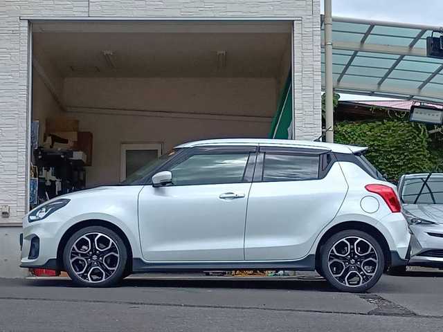 スズキ スイフト スポーツ 大分県 2023(令5)年 4.3万km ピュアホワイトP 純正メモリーナビ/フルセグ/Bluetooth/DVD/アラウンドビューモニター/クルーズコントロール/レーンキープアシスト/ビルトインETC/シートヒーター/純正LEDヘッドライト/フォグランプ/オートライトコントロール/純正16インチアルミホイール