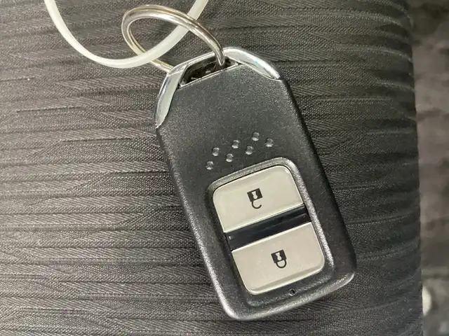 ホンダ ヴェゼル ハイブリッド Z ホンダセンシング 栃木県 2019(平31)年 5.5万km パール 純正ディスプレイオーディオ(WX-211C)/(ワンセグTV・CD)/バックカメラ/前方ドライブレコーダー/ホンダセンシング/ ・衝突軽減システム/ ・レーンキープアシスト/ ・オートクルーズコントロール/ハーフレザーシート/前席シートヒーター/MTモード付AT/LEDヘッドライト/オートライト/純正アルミホイール/純正フロアマット/チップアップシート/ETC/スマートキー