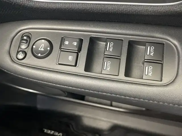 ホンダ ヴェゼル ハイブリッド Z ホンダセンシング 栃木県 2019(平31)年 5.5万km パール 純正ディスプレイオーディオ(WX-211C)/(ワンセグTV・CD)/バックカメラ/前方ドライブレコーダー/ホンダセンシング/ ・衝突軽減システム/ ・レーンキープアシスト/ ・オートクルーズコントロール/ハーフレザーシート/前席シートヒーター/MTモード付AT/LEDヘッドライト/オートライト/純正アルミホイール/純正フロアマット/チップアップシート/ETC/スマートキー