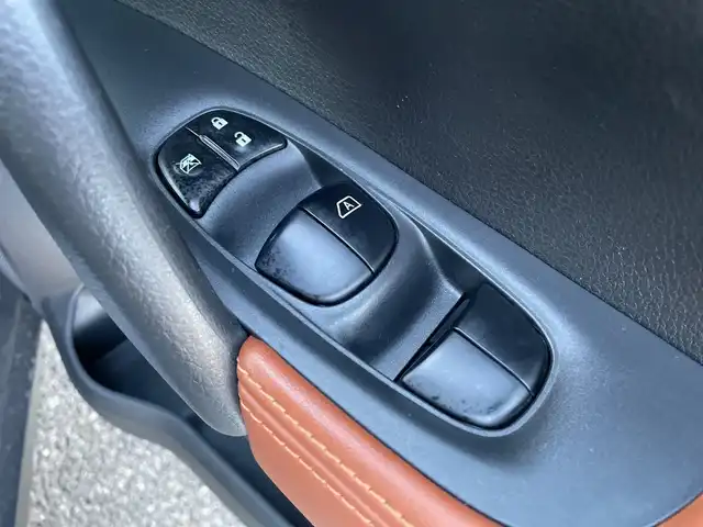 日産 エクストレイル ハイブリッド 20Xi レザーエディション 千葉県 2020(令2)年 3.1万km シャイニングブルー 純正９インチナビ/サンルーフ/レザーシート/プロパイロット/バックカメラ/衝突被害軽減システム/車線逸脱警報/クルーズコントロール/横滑り防止装置/ETC/ドライブレコーダー/アイドリングストップ/LEDヘッドライト/フォグランプ/オートライト/ウィンカーミラー/電動格納ミラー/純正１７インチAW/シートヒーター/シートリフター/ステアリングヒーター/プッシュスタート/スマートキー/フロアマット/ドアバイザー/地図SD無し←欠品のため動作未確認