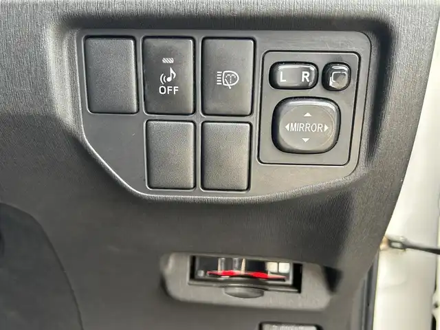 トヨタ プリウス S ツーリングセレクション 群馬県 2013(平25)年 10.6万km ホワイトパールクリスタルシャイン (株)IDOMが運営する【じしゃロン伊勢崎店】の自社ローン専用車両になりますこちらは現金またはオートローンご利用時の価格です。自社ローンご希望の方は別途その旨お申付け下さい/社外SDナビゲーション/バックカメラ/CD/DVD/SD/DTV/BT/LEDヘッドライト/オートライト/ETC/ドアバイザー/純正フロアマット