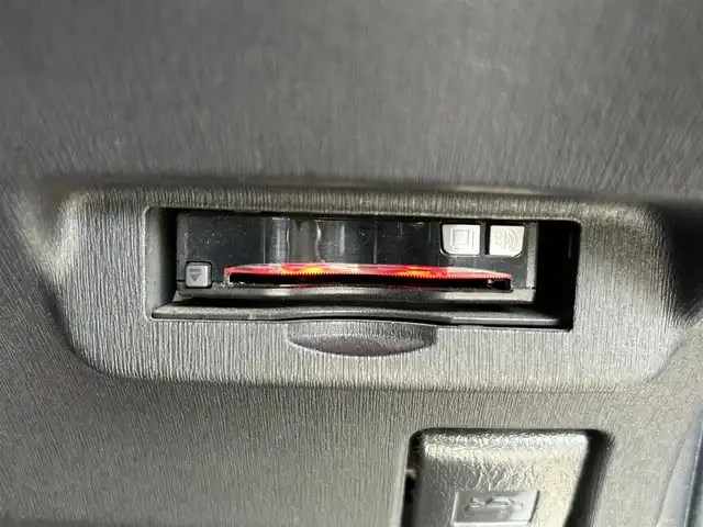 トヨタ プリウス S ツーリングセレクション 群馬県 2013(平25)年 10.6万km ホワイトパールクリスタルシャイン (株)IDOMが運営する【じしゃロン伊勢崎店】の自社ローン専用車両になりますこちらは現金またはオートローンご利用時の価格です。自社ローンご希望の方は別途その旨お申付け下さい/社外SDナビゲーション/バックカメラ/CD/DVD/SD/DTV/BT/LEDヘッドライト/オートライト/ETC/ドアバイザー/純正フロアマット