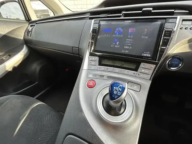 トヨタ プリウス S ツーリングセレクション 群馬県 2013(平25)年 10.6万km ホワイトパールクリスタルシャイン (株)IDOMが運営する【じしゃロン伊勢崎店】の自社ローン専用車両になりますこちらは現金またはオートローンご利用時の価格です。自社ローンご希望の方は別途その旨お申付け下さい/社外SDナビゲーション/バックカメラ/CD/DVD/SD/DTV/BT/LEDヘッドライト/オートライト/ETC/ドアバイザー/純正フロアマット