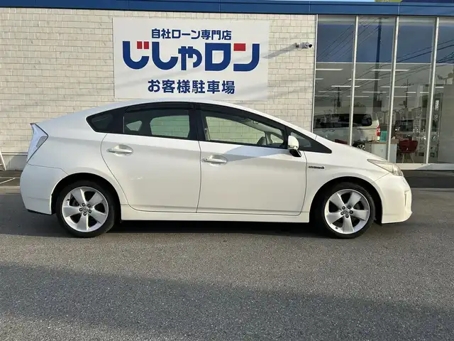 トヨタ プリウス S ツーリングセレクション 群馬県 2013(平25)年 10.6万km ホワイトパールクリスタルシャイン (株)IDOMが運営する【じしゃロン伊勢崎店】の自社ローン専用車両になりますこちらは現金またはオートローンご利用時の価格です。自社ローンご希望の方は別途その旨お申付け下さい/社外SDナビゲーション/バックカメラ/CD/DVD/SD/DTV/BT/LEDヘッドライト/オートライト/ETC/ドアバイザー/純正フロアマット