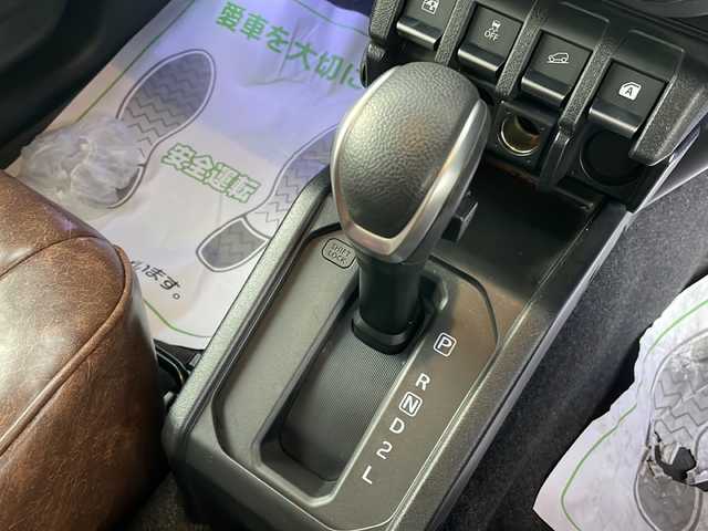 スズキ ジムニー XC 岩手県 2021(令3)年 2.8万km ジャングルグリーン ワンオーナー/社外ナビ・フルセグTV・BT/バックカメラ/クルーズコントロール/スマートキー/プッシュスタート/レザー調シートカバー/社外ドライブレコーダー/TVキャンセラー/LEDヘッドライト/オートライト/純正ラバーフロアマット