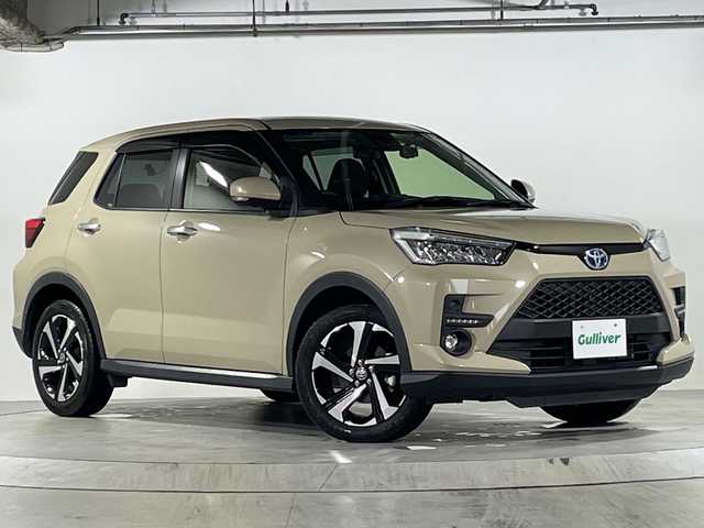 トヨタ ライズ Z 広島県 2022(令4)年 2.7万km ナチュラルベージュマイカM 禁煙車/ハイブリッド/スマートアシスト/・衝突軽減/・車線逸脱/・オートマチックハイビーム/・レーダークルーズコントロール/BSM/クリアランスソナー/純正ナビ（NSZT-W68T）/・フルセグ/CD/DVD/Bluetooth/SD/SDREC/パノラマモニター/革巻きステアリング/ステアリングスイッチ/オートライト/電動パーキングブレーキ/ブレーキホールド/LEDヘッドライト/フォグランプ/前後ドライブレコーダー（TZ-DR300）/ETC2.0/シートヒーター/フロアマット