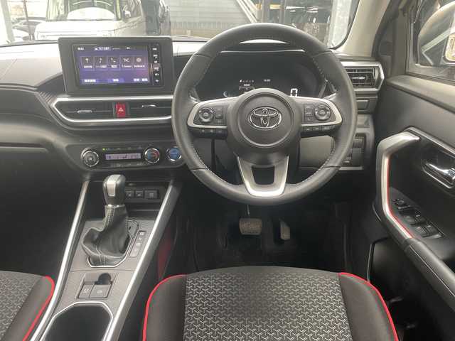 トヨタ ライズ Z 広島県 2022(令4)年 2.7万km ナチュラルベージュマイカM 禁煙車/ハイブリッド/スマートアシスト/・衝突軽減/・車線逸脱/・オートマチックハイビーム/・レーダークルーズコントロール/BSM/クリアランスソナー/純正ナビ（NSZT-W68T）/・フルセグ/CD/DVD/Bluetooth/SD/SDREC/パノラマモニター/革巻きステアリング/ステアリングスイッチ/オートライト/電動パーキングブレーキ/ブレーキホールド/LEDヘッドライト/フォグランプ/前後ドライブレコーダー（TZ-DR300）/ETC2.0/シートヒーター/フロアマット