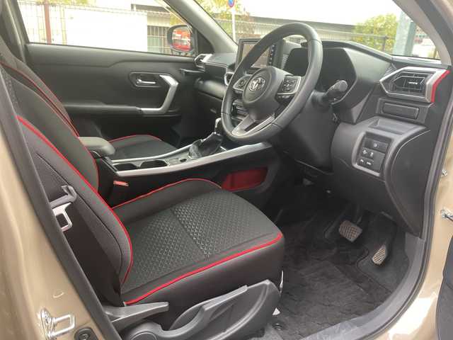 トヨタ ライズ Z 広島県 2022(令4)年 2.7万km ナチュラルベージュマイカM 禁煙車/ハイブリッド/スマートアシスト/・衝突軽減/・車線逸脱/・オートマチックハイビーム/・レーダークルーズコントロール/BSM/クリアランスソナー/純正ナビ（NSZT-W68T）/・フルセグ/CD/DVD/Bluetooth/SD/SDREC/パノラマモニター/革巻きステアリング/ステアリングスイッチ/オートライト/電動パーキングブレーキ/ブレーキホールド/LEDヘッドライト/フォグランプ/前後ドライブレコーダー（TZ-DR300）/ETC2.0/シートヒーター/フロアマット