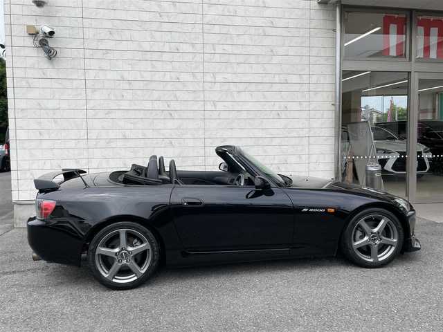 ホンダ Ｓ２０００ 埼玉県 2001(平13)年 3.5万km ベルリナブラック 外部検査済み/FUJITSUBOマフラー/BILSTEIN車高調/GReddyタワーバー/OPフロントエアロ/OPモデューロ17インチアルミ/OP黒革シート/OPトランクスポイラー/OPウインドウディフレクター/HIDヘッドライト/VGS/電動フルオープン/レーシングステアリング/キーレス/スペアキー/点検記録簿/（H14/H17/H18/H20/H22/H24/H25/H26/H28/H30/R2）/新車保証書/取扱説明書