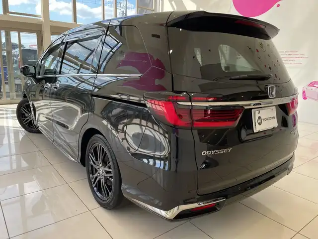 ホンダ オデッセイ ハイブリッド e:HEVアブソルート EX 埼玉県 2021(令3)年 2.7万km プレミアムスパークルブラックパール ホンダセンシング/純正10インチメナビ/　　CD/DVD/BT/フルセグTV/全方位カメラ/両側パワースライドドア/パワーバックドア/アダプティブクルーズコントロール/LEDオートライト/ハーフレザーシート/パワーシート/シートヒーター/純正18インチAW/ブラインドスポットモニター/ステアリングスイッチ/プッシュスタート/スペアキー1本/ビルトインETC2.0/禁煙車