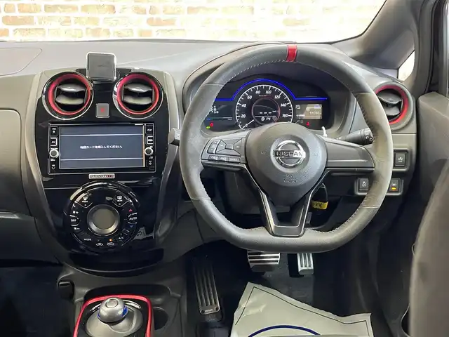 日産 ノート e－パワー ニスモ 岩手県 2017(平29)年 5.5万km スーパーブラック エマージェンシーブレーキ　/レーンアシスト/専用サスペンション/専用チューニングコンピューター/専用シート/横滑り防止装置/バックカメラ/ETC2.0/車両接近通報装置/LEDヘッドライト/純正ナビ（Bluetooth CD DVD フルセグ USB AUX）/純正１６インチアルミホイール/フォグランプ/オートエアコン/オートライト/アイドリングストップ/純正フロアマット