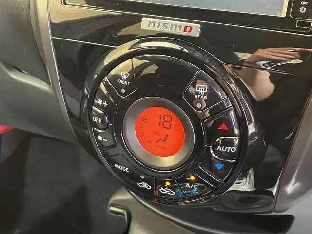 日産 ノート e－パワー ニスモ 岩手県 2017(平29)年 5.5万km スーパーブラック エマージェンシーブレーキ　/レーンアシスト/専用サスペンション/専用チューニングコンピューター/専用シート/横滑り防止装置/バックカメラ/ETC2.0/車両接近通報装置/LEDヘッドライト/純正ナビ（Bluetooth CD DVD フルセグ USB AUX）/純正１６インチアルミホイール/フォグランプ/オートエアコン/オートライト/アイドリングストップ/純正フロアマット