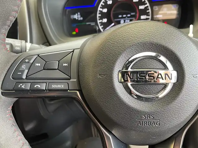 日産 ノート e－パワー ニスモ 岩手県 2017(平29)年 5.5万km スーパーブラック エマージェンシーブレーキ　/レーンアシスト/専用サスペンション/専用チューニングコンピューター/専用シート/横滑り防止装置/バックカメラ/ETC2.0/車両接近通報装置/LEDヘッドライト/純正ナビ（Bluetooth CD DVD フルセグ USB AUX）/純正１６インチアルミホイール/フォグランプ/オートエアコン/オートライト/アイドリングストップ/純正フロアマット