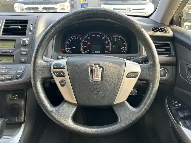 トヨタ クラウン アスリート スペシャルパッケージ 京都府 2012(平24)年 8.8万km ブラック (株)IDOMが運営する【じしゃロン伏見店】の自社ローン専用車両になりますこちらは現金またはオートローンご利用時の価格です。自社ローンご希望の方は別途その旨お申付け下さい/スマートキー/プッシュスタート/バックカメラ/ＥＴＣ/クルーズコントロール/ステアリングリモコン/電動格納ドアミラー/パワーウインドウ/防眩ミラー/オートライト/エアロ/オートライト/取扱説明書