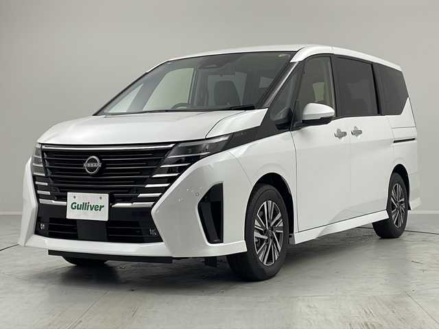 日産 セレナ e－パワー ハイウェイスター V 茨城県 2025(令7)年 0.1千km プリズムホワイト 登録済未使用車/12.3インチカラーディスプレイ/　NissanConnectナビゲーションシステム/ 【AM/FM/USB/HDMI/フルセグTV】/アラウンドビューカメラ/ナビリンク機能付きプロパイロット/・プロパイロット緊急停止支援システム/・インテリジェントエマージェンシーブレーキ/・前方衝突予測警報/・車線逸脱防止支援システム/・後側方車両検知警報/・ふらつき警報/・標識検知機能/・衝突回避ステアリングアシスト/・車線逸脱警報/・後退時車両検知警報/・踏み間違い防止アシスト/純正前後ドライブレコーダー/インテリジェントルームミラー/ワイヤレス充電器/革巻きステアリング【スイッチ】/e-pedal/電子パーキング　オートホールド/デュアルバックドア/アダブティブLEDヘッドライト/純正16インチアルミホイール/ETC2.0/SOSコール/保証書、取扱説明書