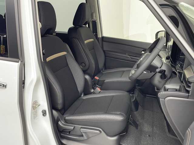 日産 セレナ e－パワー ハイウェイスター V 茨城県 2025(令7)年 0.1千km プリズムホワイト 登録済未使用車/12.3インチカラーディスプレイ/　NissanConnectナビゲーションシステム/ 【AM/FM/USB/HDMI/フルセグTV】/アラウンドビューカメラ/ナビリンク機能付きプロパイロット/・プロパイロット緊急停止支援システム/・インテリジェントエマージェンシーブレーキ/・前方衝突予測警報/・車線逸脱防止支援システム/・後側方車両検知警報/・ふらつき警報/・標識検知機能/・衝突回避ステアリングアシスト/・車線逸脱警報/・後退時車両検知警報/・踏み間違い防止アシスト/純正前後ドライブレコーダー/インテリジェントルームミラー/ワイヤレス充電器/革巻きステアリング【スイッチ】/e-pedal/電子パーキング　オートホールド/デュアルバックドア/アダブティブLEDヘッドライト/純正16インチアルミホイール/ETC2.0/SOSコール/保証書、取扱説明書