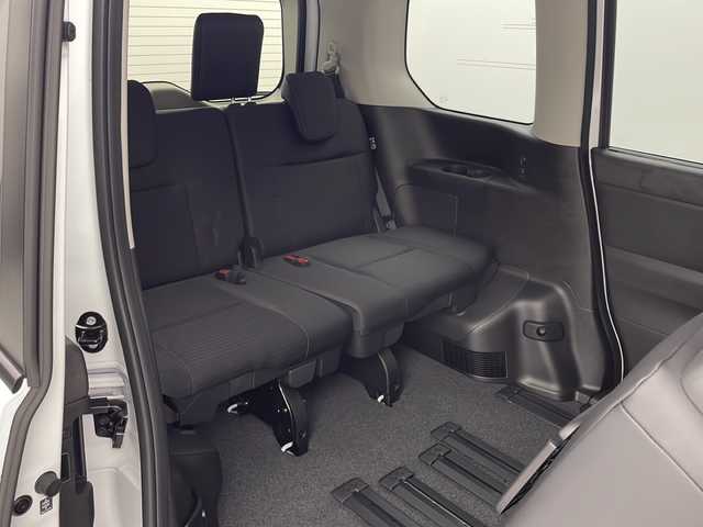 日産 セレナ e－パワー ハイウェイスター V 茨城県 2025(令7)年 0.1千km プリズムホワイト 登録済未使用車/12.3インチカラーディスプレイ/　NissanConnectナビゲーションシステム/ 【AM/FM/USB/HDMI/フルセグTV】/アラウンドビューカメラ/ナビリンク機能付きプロパイロット/・プロパイロット緊急停止支援システム/・インテリジェントエマージェンシーブレーキ/・前方衝突予測警報/・車線逸脱防止支援システム/・後側方車両検知警報/・ふらつき警報/・標識検知機能/・衝突回避ステアリングアシスト/・車線逸脱警報/・後退時車両検知警報/・踏み間違い防止アシスト/純正前後ドライブレコーダー/インテリジェントルームミラー/ワイヤレス充電器/革巻きステアリング【スイッチ】/e-pedal/電子パーキング　オートホールド/デュアルバックドア/アダブティブLEDヘッドライト/純正16インチアルミホイール/ETC2.0/SOSコール/保証書、取扱説明書