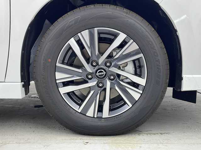 日産 セレナ e－パワー ハイウェイスター V 茨城県 2025(令7)年 0.1千km プリズムホワイト 登録済未使用車/12.3インチカラーディスプレイ/　NissanConnectナビゲーションシステム/ 【AM/FM/USB/HDMI/フルセグTV】/アラウンドビューカメラ/ナビリンク機能付きプロパイロット/・プロパイロット緊急停止支援システム/・インテリジェントエマージェンシーブレーキ/・前方衝突予測警報/・車線逸脱防止支援システム/・後側方車両検知警報/・ふらつき警報/・標識検知機能/・衝突回避ステアリングアシスト/・車線逸脱警報/・後退時車両検知警報/・踏み間違い防止アシスト/純正前後ドライブレコーダー/インテリジェントルームミラー/ワイヤレス充電器/革巻きステアリング【スイッチ】/e-pedal/電子パーキング　オートホールド/デュアルバックドア/アダブティブLEDヘッドライト/純正16インチアルミホイール/ETC2.0/SOSコール/保証書、取扱説明書