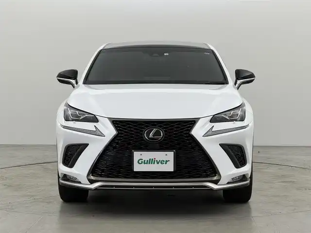 レクサス ＮＸ 300 Fスポーツ 福岡県 2018(平30)年 7.7万km ホワイトノーヴァガラスフレーク パノラマルーフ　/メーカーナビ　/フルセグTV　/バックカメラ　/ＥＴＣ２．０　/レーダークルーズコントロール　/トヨタセーフティセンス　/コーナーセンサー　/衝突被害軽減ブレーキ　/レーンキープ　/アクセル踏み間違い防止　/パドルシフト　/本革シート　/パワーシート　/シートベンチレーション／ヒーター　/ステアリングヒーター　/パワーバックドア　/３眼ＬＥＤヘッドライト