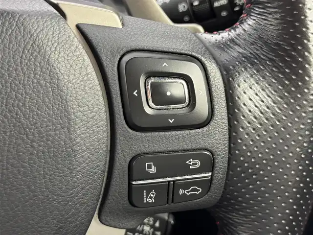 レクサス ＮＸ 300 Fスポーツ 福岡県 2018(平30)年 7.7万km ホワイトノーヴァガラスフレーク パノラマルーフ　/メーカーナビ　/フルセグTV　/バックカメラ　/ＥＴＣ２．０　/レーダークルーズコントロール　/トヨタセーフティセンス　/コーナーセンサー　/衝突被害軽減ブレーキ　/レーンキープ　/アクセル踏み間違い防止　/パドルシフト　/本革シート　/パワーシート　/シートベンチレーション／ヒーター　/ステアリングヒーター　/パワーバックドア　/３眼ＬＥＤヘッドライト