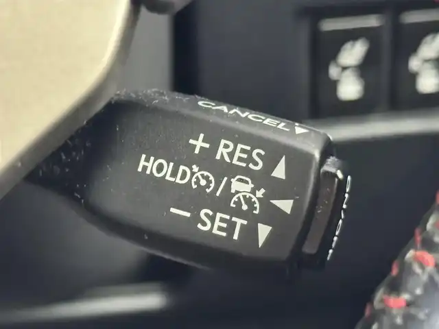 レクサス ＮＸ 300 Fスポーツ 福岡県 2018(平30)年 7.7万km ホワイトノーヴァガラスフレーク パノラマルーフ　/メーカーナビ　/フルセグTV　/バックカメラ　/ＥＴＣ２．０　/レーダークルーズコントロール　/トヨタセーフティセンス　/コーナーセンサー　/衝突被害軽減ブレーキ　/レーンキープ　/アクセル踏み間違い防止　/パドルシフト　/本革シート　/パワーシート　/シートベンチレーション／ヒーター　/ステアリングヒーター　/パワーバックドア　/３眼ＬＥＤヘッドライト