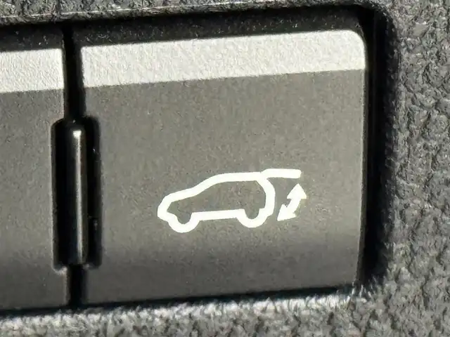 レクサス ＮＸ 300 Fスポーツ 福岡県 2018(平30)年 7.7万km ホワイトノーヴァガラスフレーク パノラマルーフ　/メーカーナビ　/フルセグTV　/バックカメラ　/ＥＴＣ２．０　/レーダークルーズコントロール　/トヨタセーフティセンス　/コーナーセンサー　/衝突被害軽減ブレーキ　/レーンキープ　/アクセル踏み間違い防止　/パドルシフト　/本革シート　/パワーシート　/シートベンチレーション／ヒーター　/ステアリングヒーター　/パワーバックドア　/３眼ＬＥＤヘッドライト
