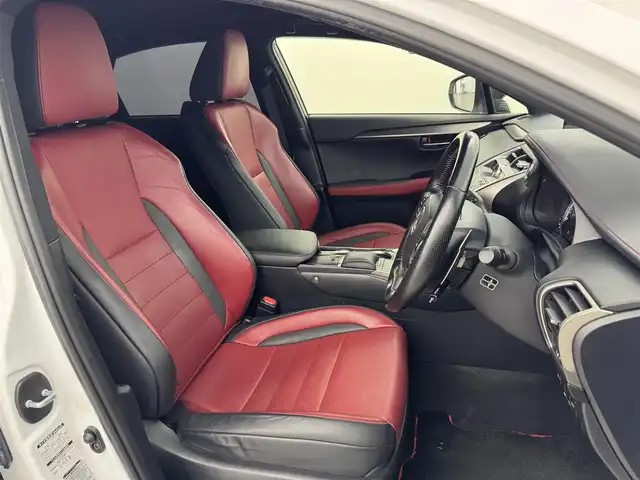 レクサス ＮＸ 300 Fスポーツ 福岡県 2018(平30)年 7.7万km ホワイトノーヴァガラスフレーク パノラマルーフ　/メーカーナビ　/フルセグTV　/バックカメラ　/ＥＴＣ２．０　/レーダークルーズコントロール　/トヨタセーフティセンス　/コーナーセンサー　/衝突被害軽減ブレーキ　/レーンキープ　/アクセル踏み間違い防止　/パドルシフト　/本革シート　/パワーシート　/シートベンチレーション／ヒーター　/ステアリングヒーター　/パワーバックドア　/３眼ＬＥＤヘッドライト