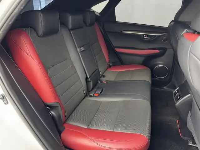 レクサス ＮＸ 300 Fスポーツ 福岡県 2018(平30)年 7.7万km ホワイトノーヴァガラスフレーク パノラマルーフ　/メーカーナビ　/フルセグTV　/バックカメラ　/ＥＴＣ２．０　/レーダークルーズコントロール　/トヨタセーフティセンス　/コーナーセンサー　/衝突被害軽減ブレーキ　/レーンキープ　/アクセル踏み間違い防止　/パドルシフト　/本革シート　/パワーシート　/シートベンチレーション／ヒーター　/ステアリングヒーター　/パワーバックドア　/３眼ＬＥＤヘッドライト