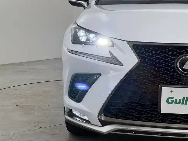 レクサス ＮＸ 300 Fスポーツ 福岡県 2018(平30)年 7.7万km ホワイトノーヴァガラスフレーク パノラマルーフ　/メーカーナビ　/フルセグTV　/バックカメラ　/ＥＴＣ２．０　/レーダークルーズコントロール　/トヨタセーフティセンス　/コーナーセンサー　/衝突被害軽減ブレーキ　/レーンキープ　/アクセル踏み間違い防止　/パドルシフト　/本革シート　/パワーシート　/シートベンチレーション／ヒーター　/ステアリングヒーター　/パワーバックドア　/３眼ＬＥＤヘッドライト