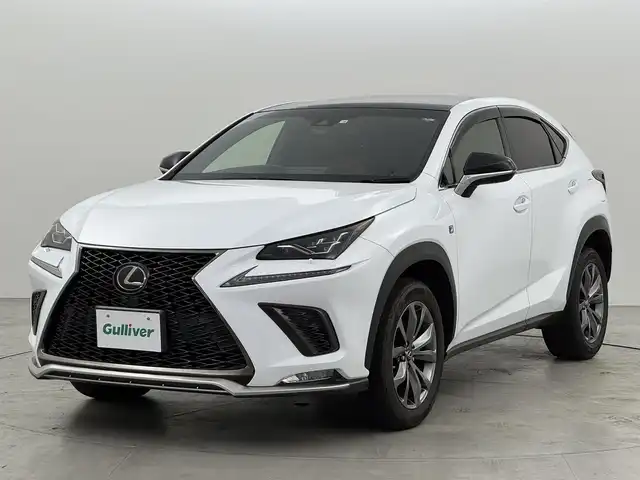 レクサス ＮＸ 300 Fスポーツ 福岡県 2018(平30)年 7.7万km ホワイトノーヴァガラスフレーク パノラマルーフ　/メーカーナビ　/フルセグTV　/バックカメラ　/ＥＴＣ２．０　/レーダークルーズコントロール　/トヨタセーフティセンス　/コーナーセンサー　/衝突被害軽減ブレーキ　/レーンキープ　/アクセル踏み間違い防止　/パドルシフト　/本革シート　/パワーシート　/シートベンチレーション／ヒーター　/ステアリングヒーター　/パワーバックドア　/３眼ＬＥＤヘッドライト
