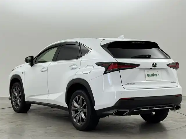 レクサス ＮＸ 300 Fスポーツ 福岡県 2018(平30)年 7.7万km ホワイトノーヴァガラスフレーク パノラマルーフ　/メーカーナビ　/フルセグTV　/バックカメラ　/ＥＴＣ２．０　/レーダークルーズコントロール　/トヨタセーフティセンス　/コーナーセンサー　/衝突被害軽減ブレーキ　/レーンキープ　/アクセル踏み間違い防止　/パドルシフト　/本革シート　/パワーシート　/シートベンチレーション／ヒーター　/ステアリングヒーター　/パワーバックドア　/３眼ＬＥＤヘッドライト