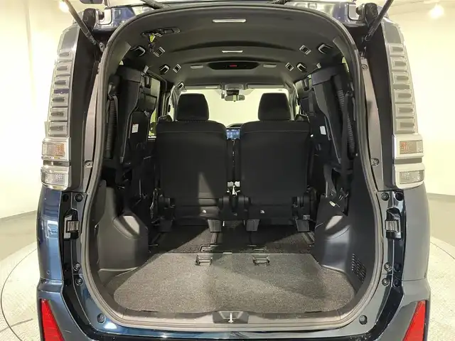 トヨタ ヴォクシー ZS 煌Ⅱ 愛知県 2019(平31)年 3.6万km ブラッキッシュアゲハガラスフレーク 純正１０インチナビ/モデリスタエアロ/両側パワースライドドア/衝突軽減ブレーキ/レーンキープアシスト/クリアランスソナー/先行車発進告知/クルーズコントロール/ドライブレコーダー/ビルトインＥＴＣ/バックカメラ/アクセサリーソケット/アイドリングストップ/LEDヘッドライト/オートハイビーム/ISOFIX/純正フロアマット/純正16インチアルミホイール