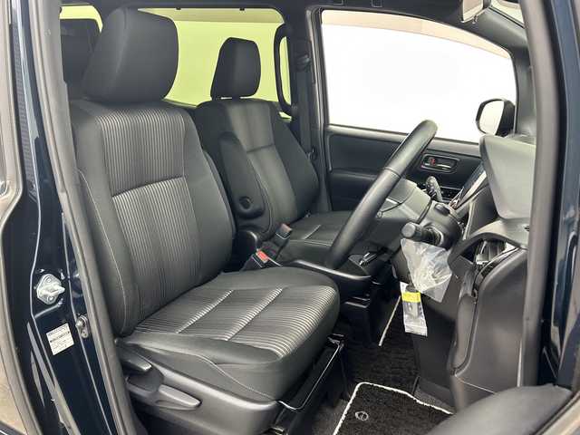 トヨタ ヴォクシー ZS 煌Ⅱ 三重県 2019(平31)年 3.6万km ブラッキッシュアゲハガラスフレーク /禁煙車//純正１０インチナビ//モデリスタエアロ(F・S)//両側パワースライドドア//トヨタセーフティセンス//衝突軽減ブレーキ//レーンキープアシスト//クリアランスソナー//先行車発進告知//クルーズコントロール//ドライブレコーダー//ビルトインＥＴＣ//バックカメラ//アクセサリーソケット//アイドリングストップ//LEDヘッドライト//オートハイビーム//ISOFIX//純正フロアマット//純正16インチアルミホイールf